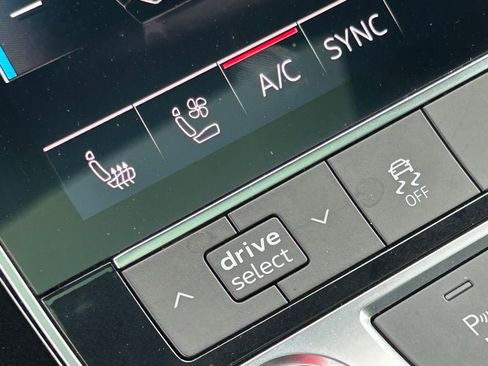 Used 2023 Audi Q8 Premium Plus w/ Premium Plus Package image 31