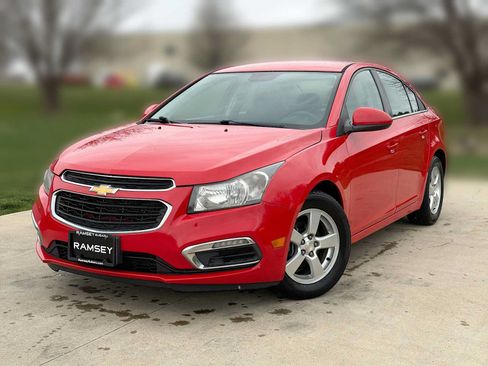 Used 2015 Chevrolet Cruze LT FWD image 1