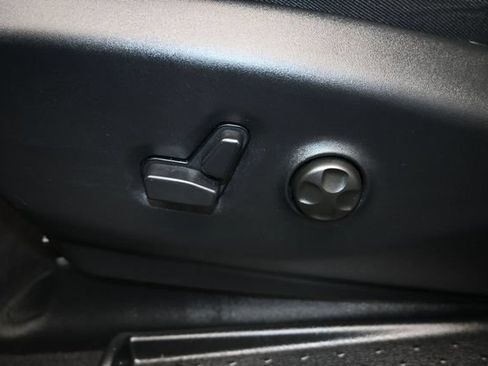 Used 2026 Chrysler Pacifica Limited FWD image 7