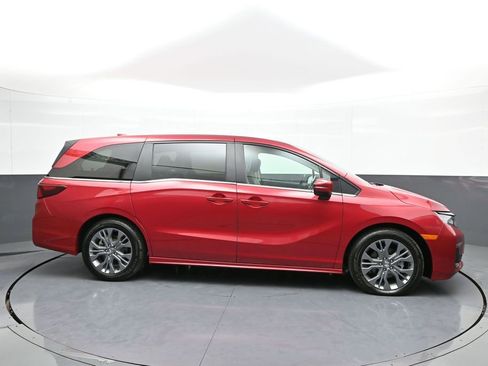 Used 2025 Honda Odyssey Touring image 5