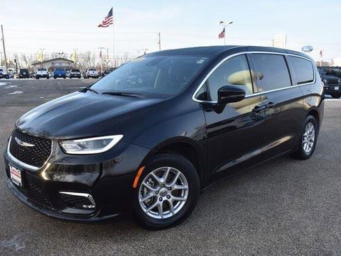 Used 2024 Chrysler Pacifica Touring-L FWD image 13