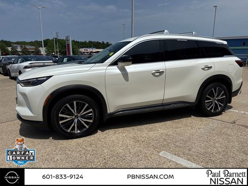 Used 2023 INFINITI QX60 Sensory w/ Vision Package AWD/4WD image 2