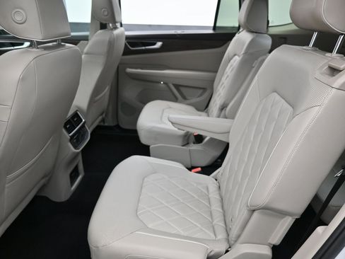 Used 2024 Volkswagen Atlas SEL Premium R-Line image 33