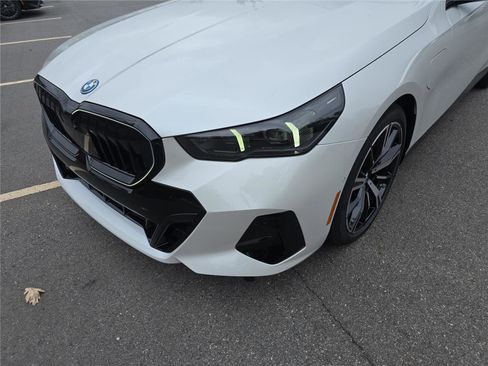 New 2026 BMW 550e xDrive AWD/4WD image 11