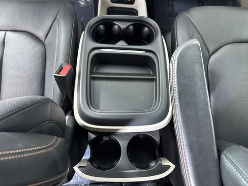 Used 2017 Chrysler Pacifica Touring-L image 35