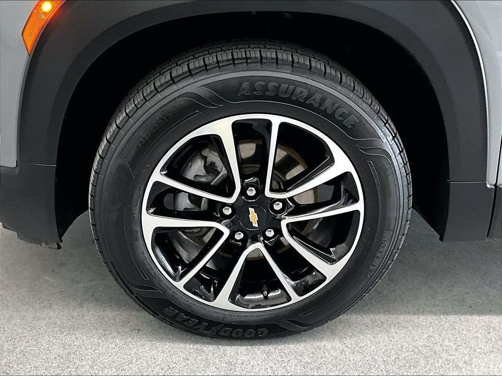 Used 2025 Chevrolet TrailBlazer LT AWD/4WD image 7