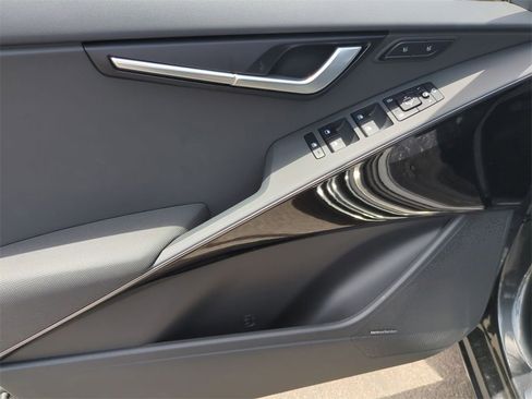New 2025 Kia Niro SX Touring image 31