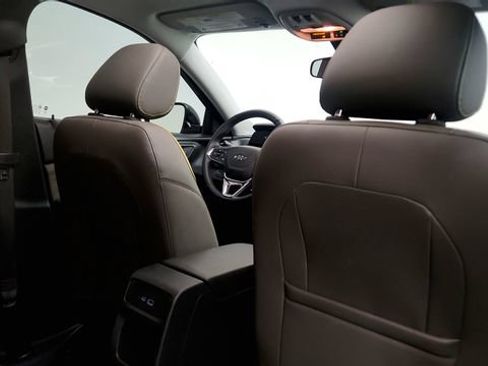 Used 2024 Chevrolet Trax ACTIV w/ Sunroof Package FWD image 41