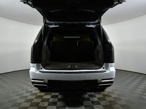 Used 2026 Cadillac Escalade ESV Luxury w/ LPO, Floor Liner Package image 16