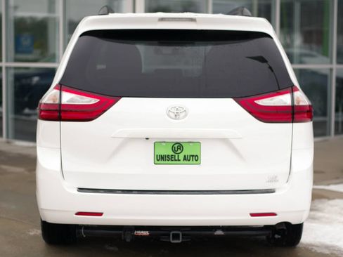 Used 2017 Toyota Sienna LE image 7