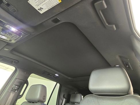 Used 2021 Chevrolet Tahoe LT w/ LT Signature Package image 17