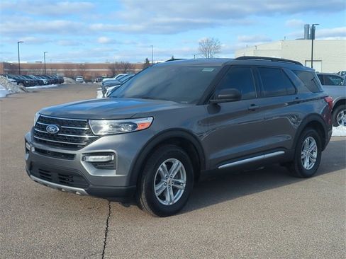 Used 2021 Ford Explorer XLT w/ Equipment Group 202A image 7