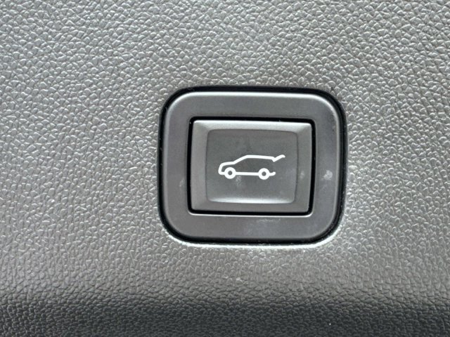 Used 2023 Cadillac Escalade Premium Luxury w/ Performance Package AWD/4WD image 16