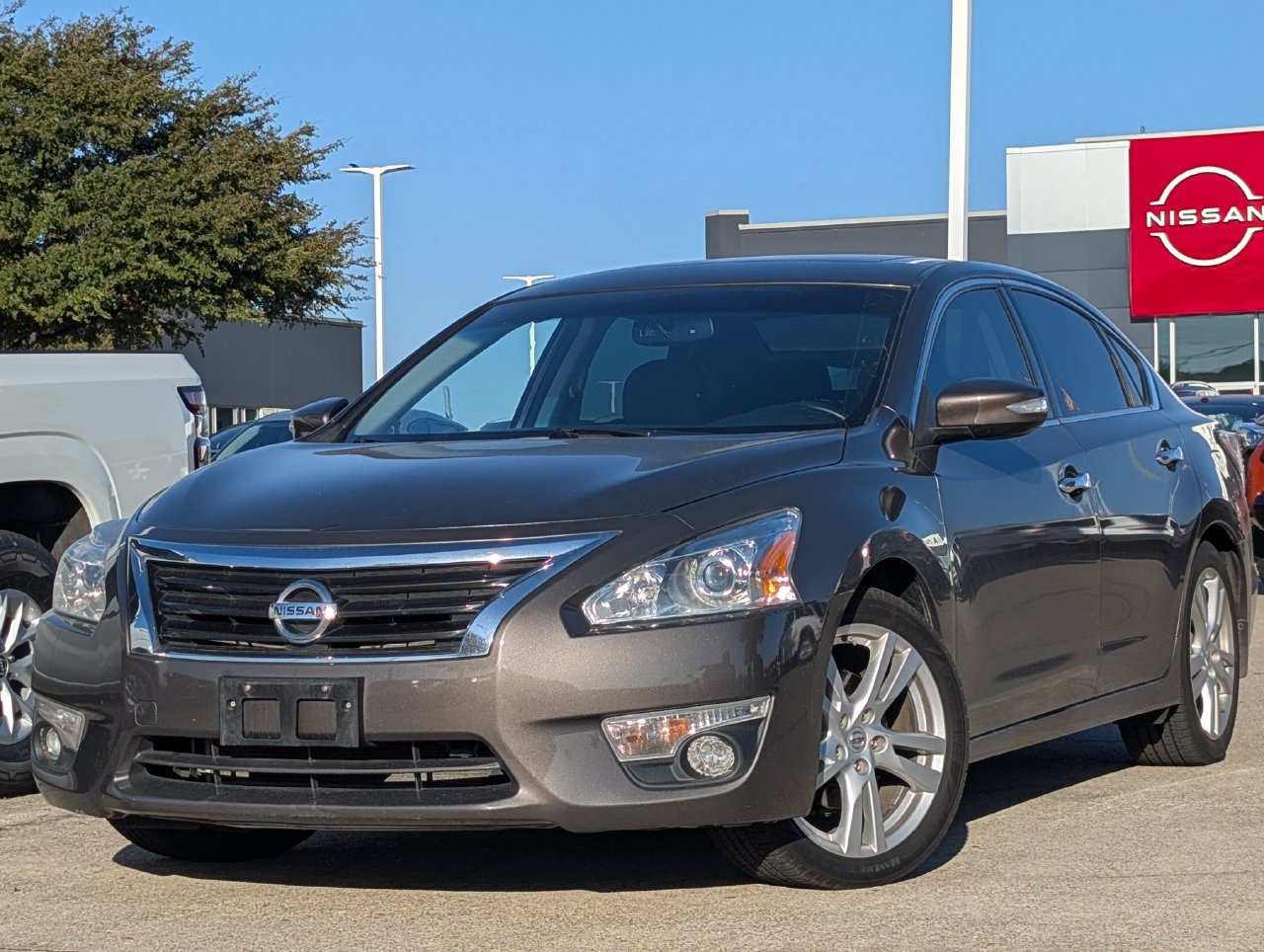 Used 2014 Nissan Altima 3.5 SL w/ Technology Package FWD image 2