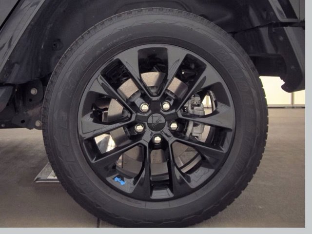 Used 2022 Jeep Wrangler Unlimited Sahara w/ Cold Weather Group AWD/4WD image 19