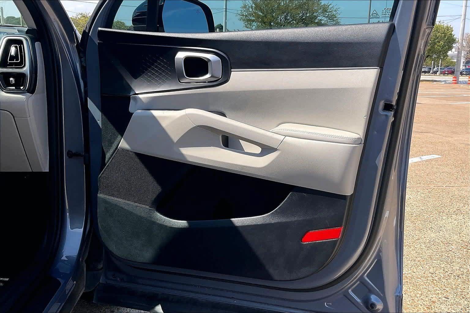 Certified 2022 Kia Sorento S w/ Panoramic Sunroof Package FWD image 26