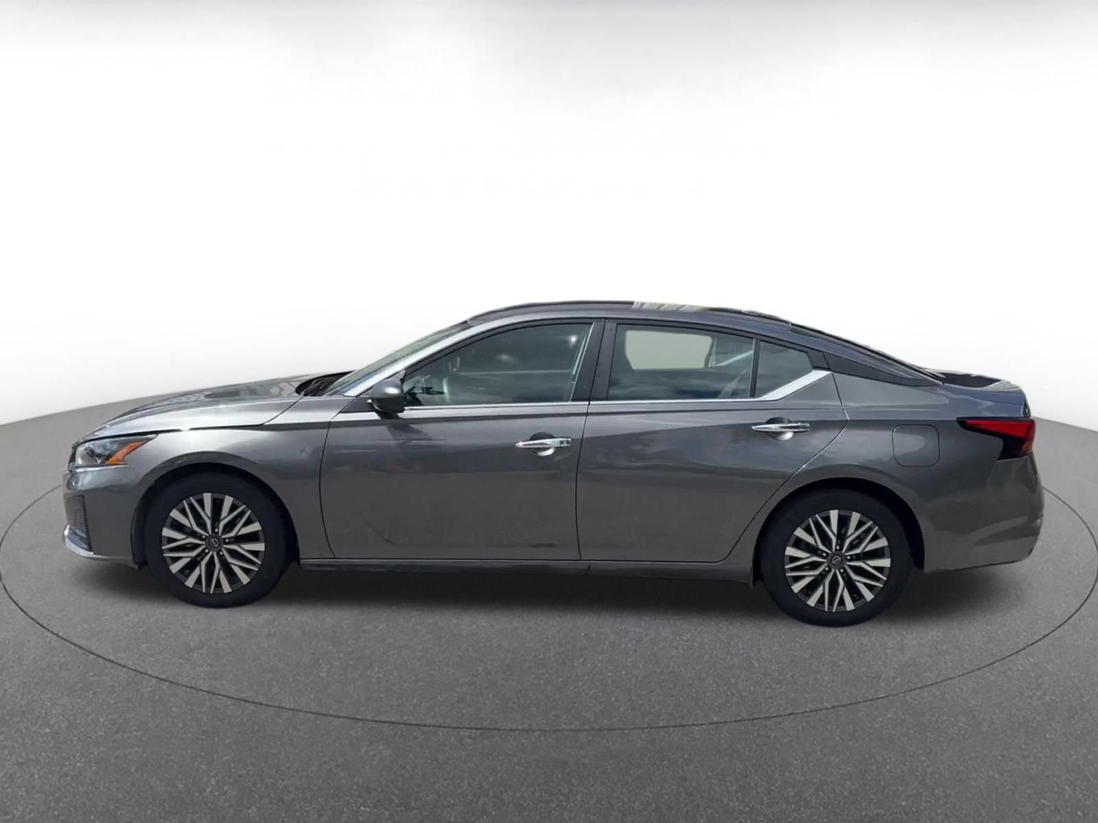 Used 2025 Nissan Altima 2.5 SV FWD image 7