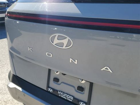 Used 2024 Hyundai Kona Limited image 7