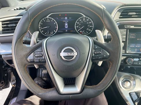Used 2023 Nissan Maxima SR w/ Sport Mat Group FWD image 11