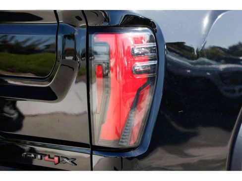 Used 2024 GMC Sierra 2500 AT4X AWD/4WD image 9