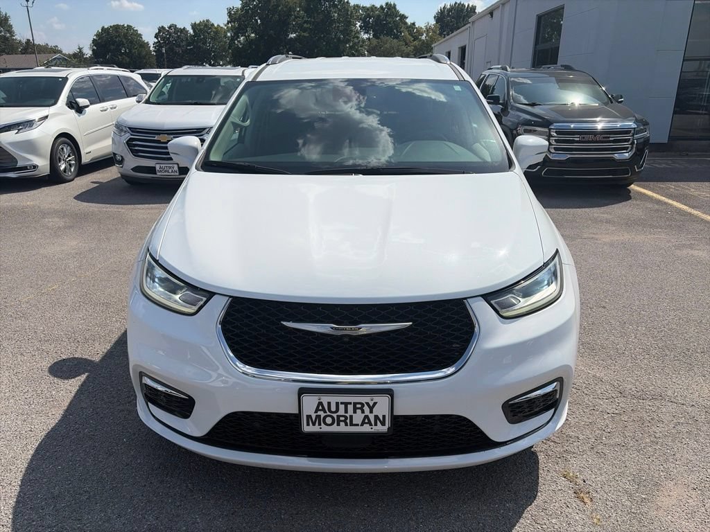 Used 2021 Chrysler Pacifica Touring-L w/ Uconnect Theater Family Group FWD image 9