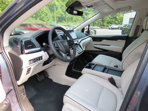 New 2026 Honda Odyssey Touring image 2