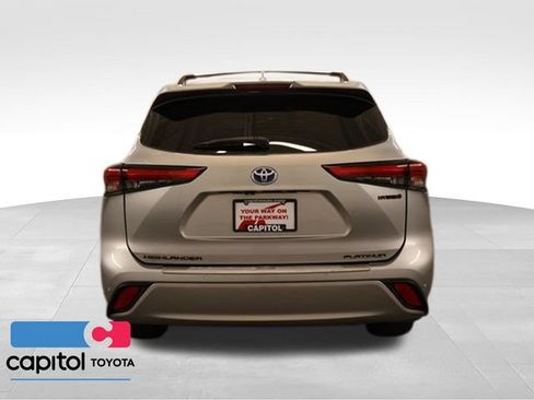 Used 2021 Toyota Highlander Platinum AWD/4WD image 3