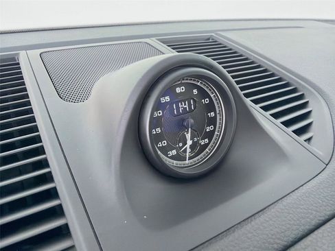 Certified 2023 Porsche Macan image 16