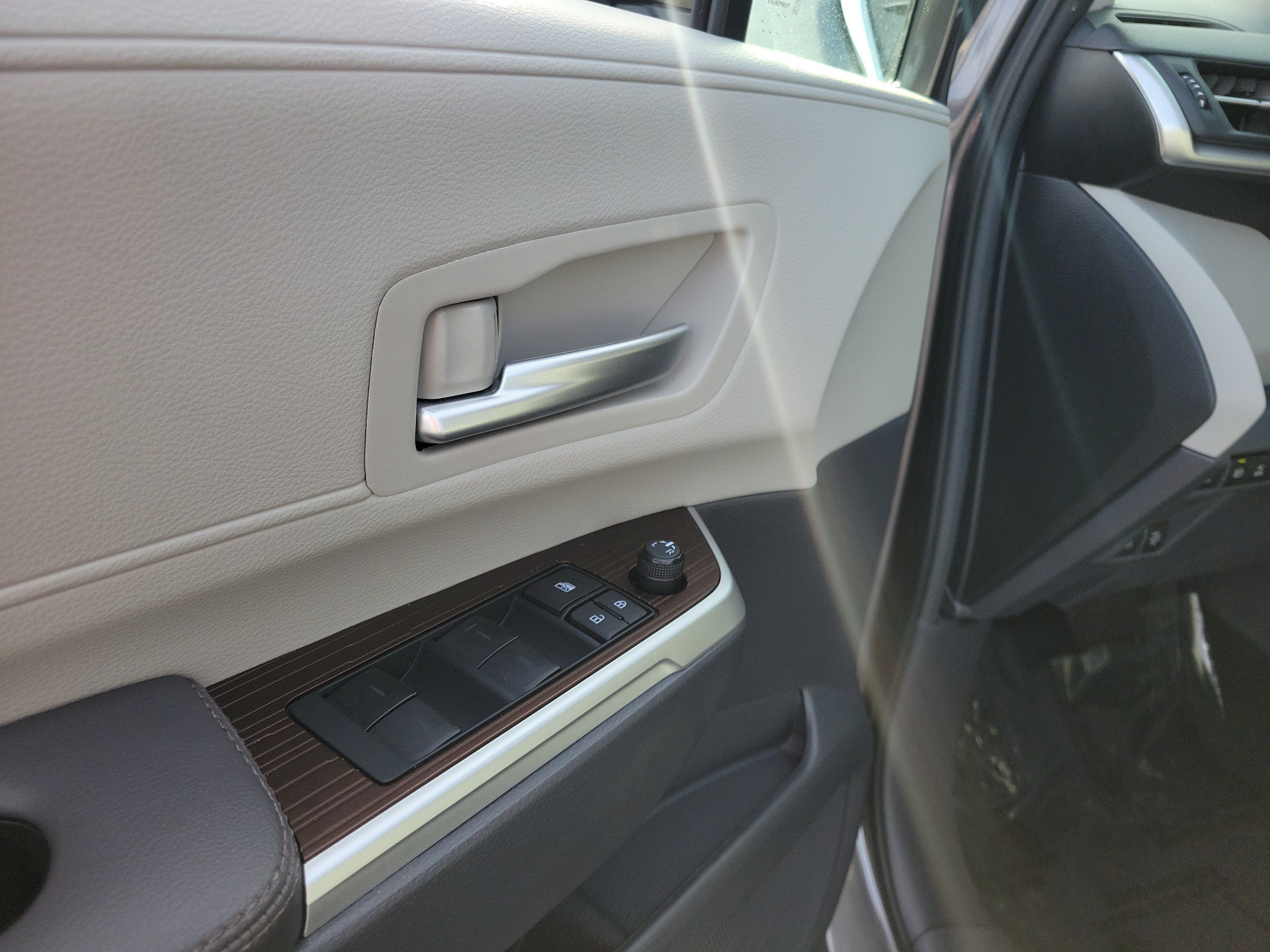 Used 2023 Toyota Sienna XLE w/ XLE Plus Package AWD/4WD image 18