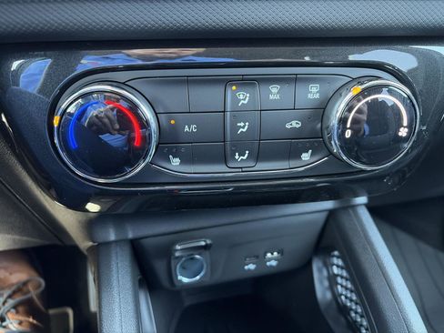 New 2026 Chevrolet TrailBlazer LT w/ LT Cold Weather Package FWD image 18