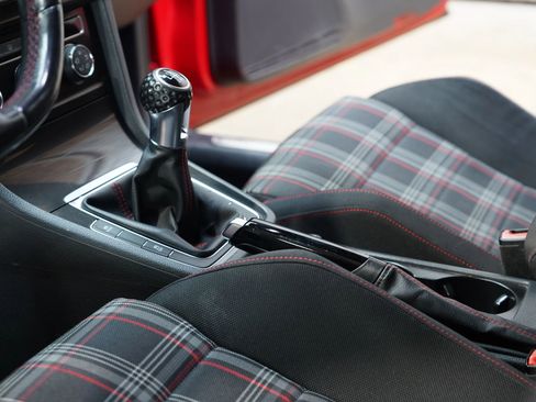 Used 2016 Volkswagen GTI S image 38