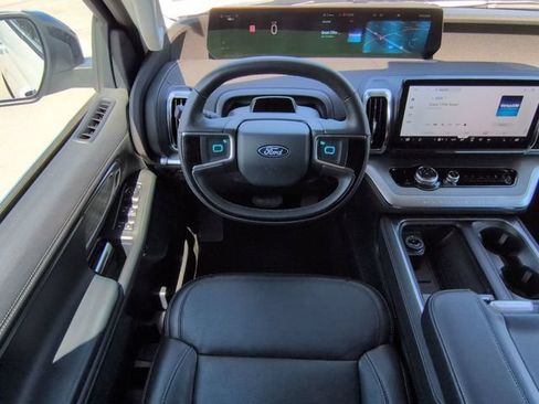 Used 2025 Ford Expedition Platinum AWD/4WD image 17