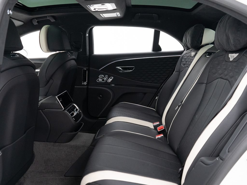 Used 2025 Bentley Flying Spur Plug-In Hybrid AWD/4WD image 24