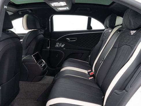 Used 2025 Bentley Flying Spur Plug-In Hybrid AWD/4WD image 24