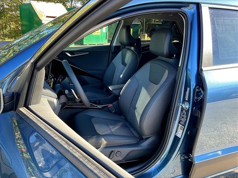 New 2025 Kia Niro EX image 11