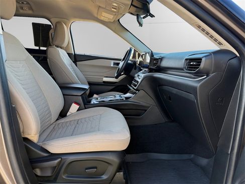 Certified 2021 Ford Explorer XLT image 15