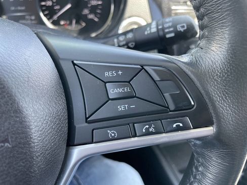 Used 2017 Nissan Rogue SV image 22