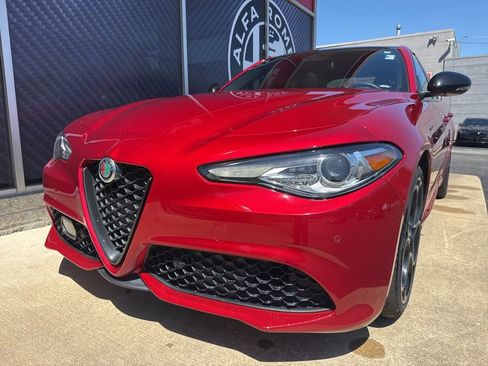 Used 2023 Alfa Romeo Giulia Veloce AWD/4WD image 18