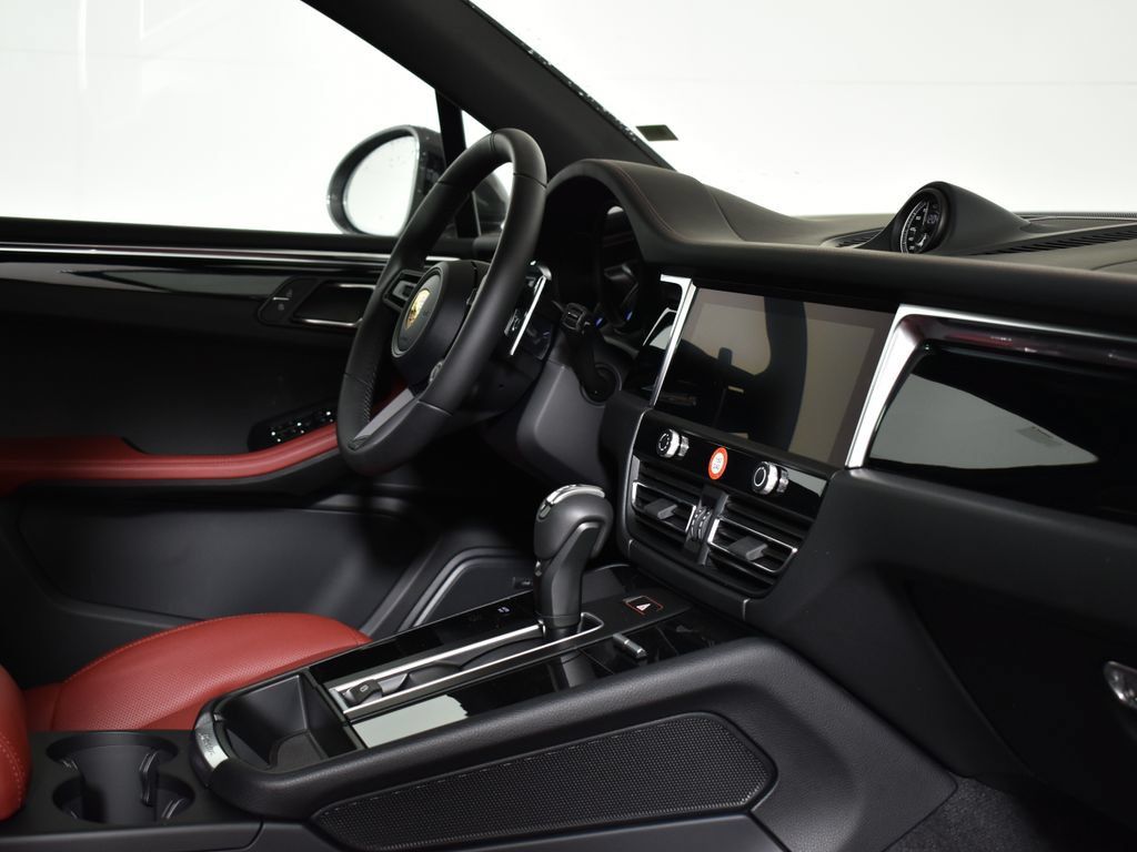 Used 2026 Porsche Macan AWD/4WD image 39