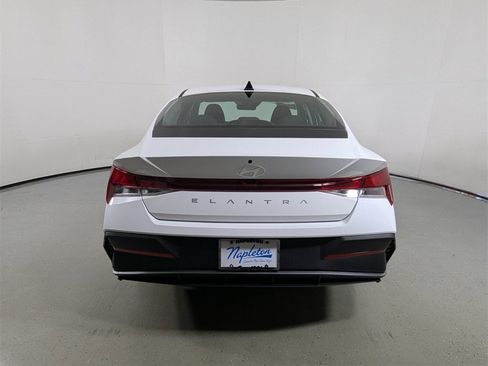 New 2025 Hyundai Elantra SE image 6