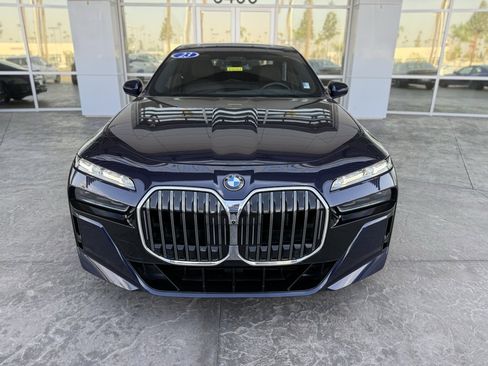 Used 2023 BMW 760i xDrive w/ Executive Package image 2