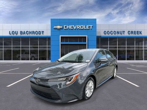 Used 2023 Toyota Corolla LE w/ LE Convenience Package FWD image 4