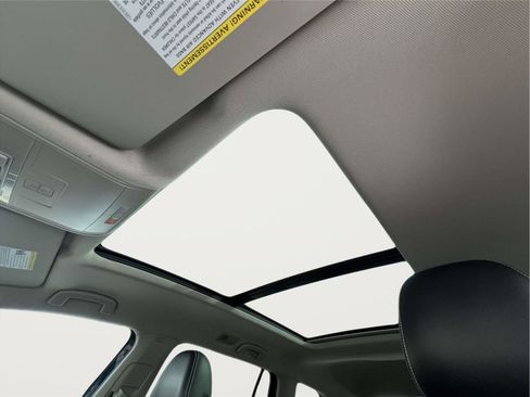 Used 2022 Volkswagen Atlas SEL Premium image 19