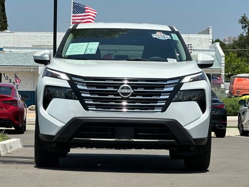 Used 2024 Nissan Rogue SV AWD/4WD image 9