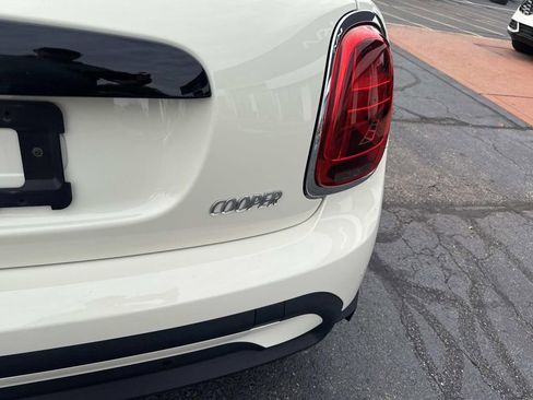Used 2022 MINI Cooper 2-Door Hardtop image 5