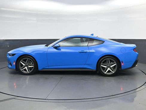 Used 2025 Ford Mustang Premium RWD image 7
