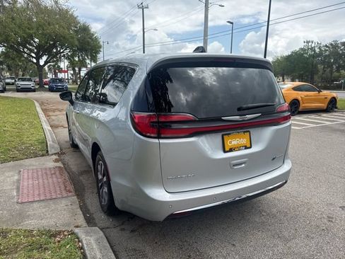 Used 2024 Chrysler Pacifica Limited FWD image 5