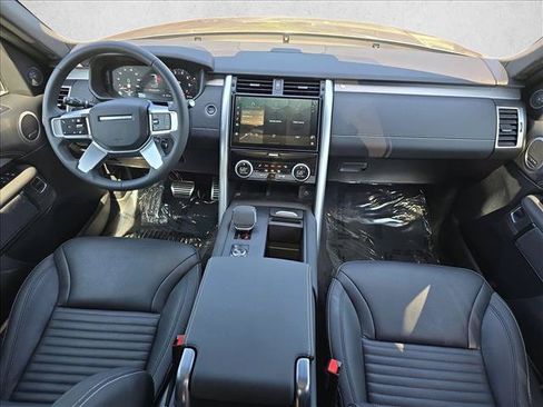 Used 2025 Land Rover Discovery Dynamic SE AWD/4WD image 9