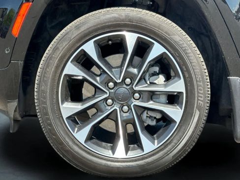 Certified 2022 Jeep Grand Cherokee Overland w/ MOPAR Finishing Package AWD/4WD image 31
