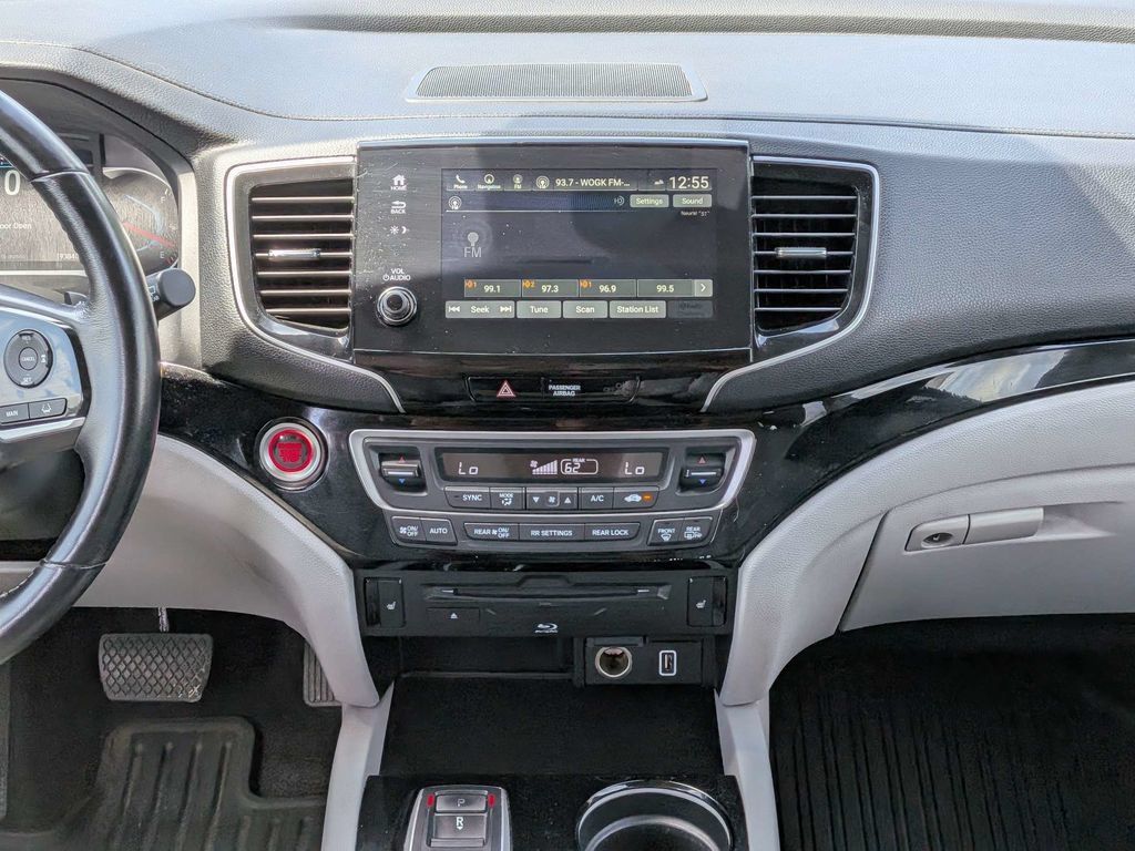 Used 2019 Honda Pilot Touring image 18